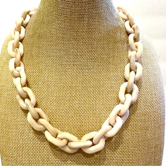 NWT INC Statement Necklace off-white / ivory open link resin / acrylic strand - Picture 2 of 11